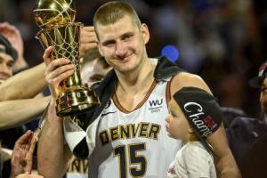 ??節(jié)目效果炸裂！NBA奪冠的約基奇??VS賽馬奪冠的約基奇??