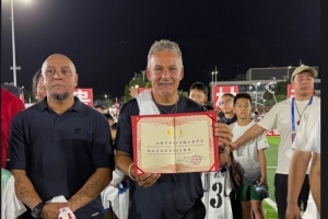 卡洛斯談昔日神奇弧線任意球：如果大家想學(xué)的話，我愿意再踢一次