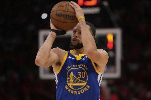 庫里：不會說自己不關(guān)注進NBA得分榜前10 但爭冠才是我堅持的原因