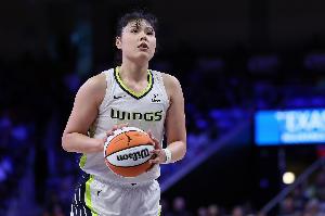 下首發(fā)！李月汝首次替補出戰(zhàn)5中4得8分7板！佩奇20分 飛翼勝強敵
