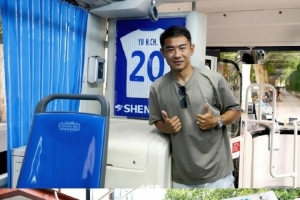 Respect！于漢超與申花主題巴士合影，車身設(shè)計(jì)融入他的球衣號(hào)