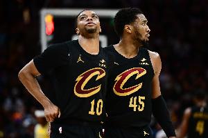ESPN專家：騎士休賽期運(yùn)作評(píng)級(jí)是B 他們?nèi)允菛|部冠軍的熱門爭(zhēng)奪者