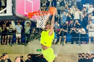 扣籃絕不手軟！美女主持人魏欣怡曬莫蘭特活動照