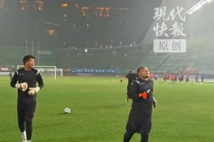 蘇超揚州隊不懼臺風進行賽前訓練，教練組：球隊雨訓不是第一次