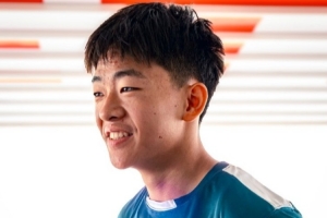 到隊第一天！萊里達競技官方歡迎鄺兆鐳，并曬出他的26號球衣