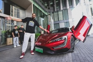 抵達(dá)閩南 威力依燃 361°品牌代言人丁威迪 中國行正式開啟