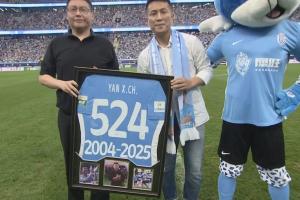 致敬傳奇！大連英博為老將38歲閻相闖舉行了退役儀式