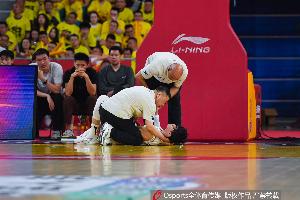 傷病難阻追夢(mèng)！上賽季CBA半決賽中曾凡博遭遇腰椎左側(cè)橫突骨折