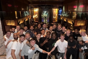 開心！馬奎爾曬圖慶祝球隊(duì)奪得英超夏季賽冠軍