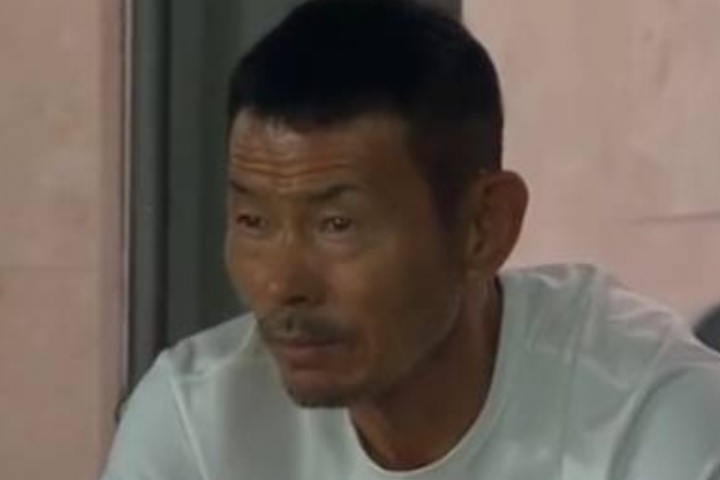 父親孫雄正現(xiàn)場(chǎng)觀看孫興慜的熱刺生涯告別戰(zhàn)，疑似強(qiáng)忍淚水