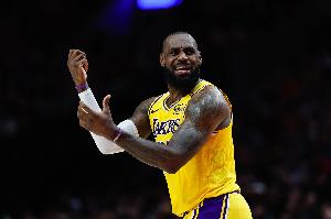 夸梅-布朗：詹姆斯向NBA宣戰(zhàn)了 這就是NBA把他捧成國王應(yīng)得的下場