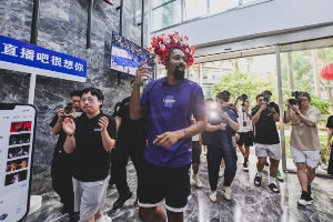 NBA球星丁威迪空降直播吧 沉浸式體驗(yàn)閩南文化 學(xué)會(huì)愛拼才會(huì)贏！
