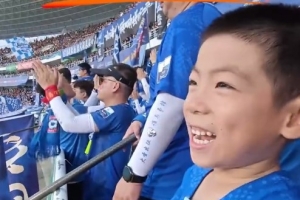 5歲南京小球迷跨城追蘇超，終于實(shí)現(xiàn)在連云港主場看球愿望