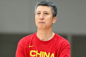 媒體人：現(xiàn)有這個(gè)陣容 郭士強(qiáng)比較喜歡一大四小 三后衛(wèi)在場(chǎng)