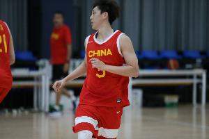 媒體人：狀態(tài)這么差的胡明軒出戰(zhàn)29分鐘 說明他有郭導(dǎo)想要的東西