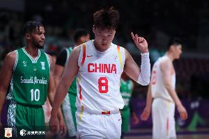 媒體人：男籃首勝可喜 多點(diǎn)得分亮眼 仍需總結(jié)瑕疵穩(wěn)扎穩(wěn)打