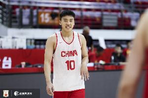 體壇周報(bào)：亞洲杯首戰(zhàn)最大驚喜 王俊杰是中國(guó)男籃新希望？