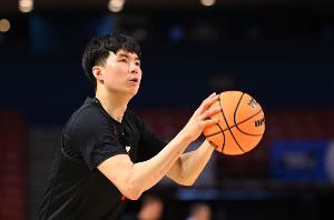 媒體人：韓國(guó)男籃正在啟動(dòng)重建 李賢重+呂俊錫效果并不理想
