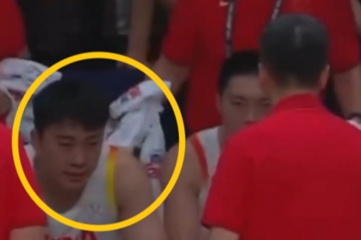 郭士強暫停期間怒吼王俊杰：他能投進嗎？后者黑臉&下半場被DNP