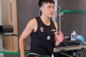 新秀林韋愷與球隊(duì)合練 青島全隊(duì)狀態(tài)滿滿備戰(zhàn)夏季聯(lián)賽