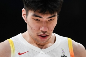 媒體人：余嘉豪內(nèi)八字腳導致運動速率偏慢 很難完全擺脫防守