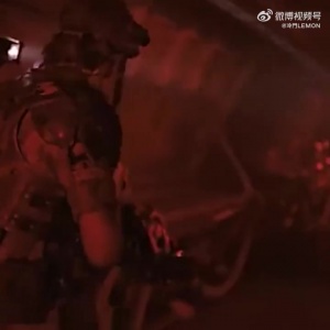 知道是哪部電影嗎？伯恩利的官宣又以經(jīng)典電影為引子