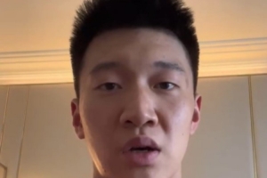 雷蒙：整個隊伍的狀態(tài)都是非常團結(jié)的 氛圍比較好 球員們也很積極