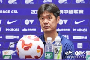李霄鵬：現(xiàn)在氣勢比較低落，希望明天隊員的意志力能夠頂住