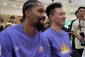 丁威迪中國行—丁威迪與老隊(duì)友孟博龍重逢 比拼三分難分伯仲！