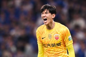 封神之戰(zhàn)！顏駿凌本場對申花貢獻6次撲救，其中3次撲出必進球