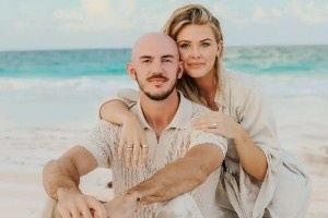 ????禿然的幸福??！卡魯索今日結(jié)婚 新娘光彩照人