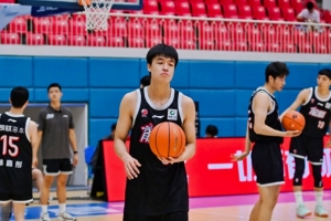 廣州加時(shí)2分憾負(fù)吉林 CBA夏季聯(lián)賽啟東站兩勝一負(fù)收官