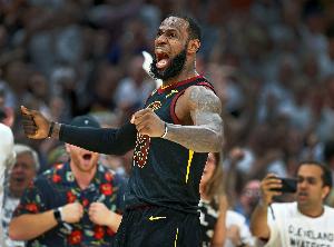NBA高管：如果騎士下賽季沒(méi)奪冠 我預(yù)計(jì)他們會(huì)全力爭(zhēng)取詹姆斯回歸