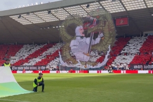 回歸英超首戰(zhàn)！桑德蘭球迷打出巨幅TIFO：為戰(zhàn)斗做好準(zhǔn)備