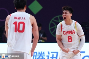 中國男籃闖入亞洲杯決賽！李炎哲：加油兄弟們 繼續(xù)沖！