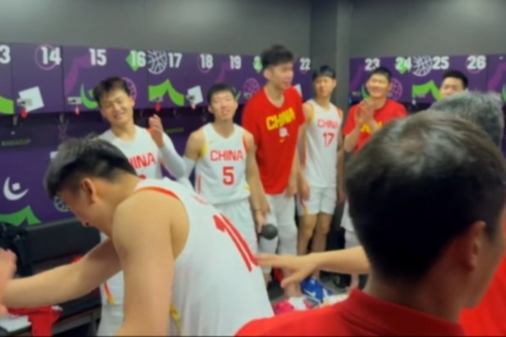 真棒！決賽加油~中國男籃淘汰新西蘭 賽后更衣室變成歡樂的海洋