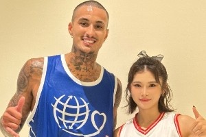 跨界聯(lián)動(dòng)！吳艷妮曬與庫茲馬、杰倫-布朗、姚明等人的合照