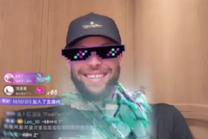 又是被特效震撼的一天！庫(kù)里在抖音開播 嘗試各種直播特效