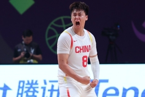 周琦：趙睿在不斷進(jìn)化 打球更合理 他給球隊(duì)增添了更多的可能性
