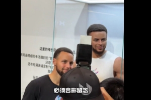 你是庫里那我是誰？庫里中國行看到自己的蠟像笑翻