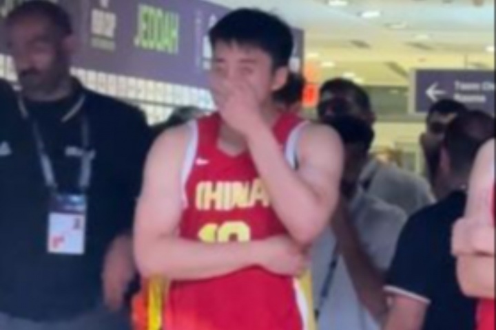 超有禮貌！王俊杰一邊傷心抹淚 一邊鼓掌祝賀對手