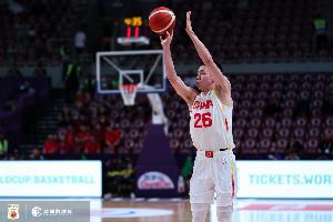 防守積極拼到犯滿離場！朱俊龍出場15分鐘2中1拿到2分2籃板
