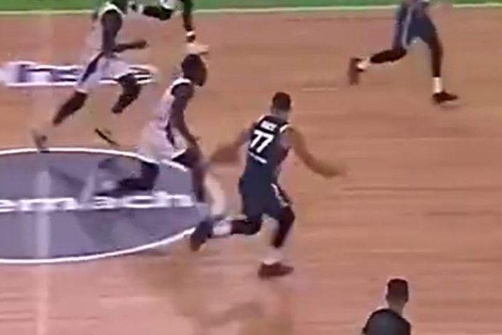 你不對(duì)勁！東契奇光速退防 腳步非常輕盈！