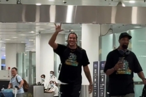 落地就寵粉！戈登抵達(dá)中國正式開啟亞洲行 明天見~