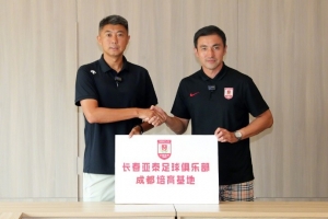 亞泰名宿曹添堡回家省親 投身青訓(xùn)賽道助力亞泰青訓(xùn)
