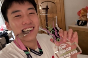 愛(ài)笑男孩的充實(shí)暑假！王俊杰發(fā)博曬多張亞洲杯照片：Best??