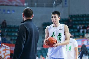 媒體人：即便目前在傷勢(shì)恢復(fù)中 張鎮(zhèn)麟肯定還是有頂薪能力的球員