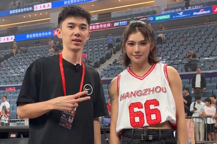 平時看NBA嗎？吳艷妮跟粉絲合影時被突然發(fā)問：只會看一點點