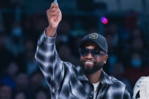 韋德抨擊部分球迷：別以為看過(guò)幾場(chǎng)球就懂NBA 那是不尊重這項(xiàng)運(yùn)動(dòng)