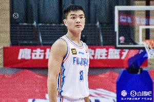 上賽季場(chǎng)均7.6分5.8助 媒體人：黎伊揚(yáng)兩年C類合同續(xù)約福建男籃